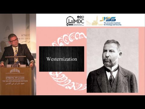 בין דת לחילון: מאבקם של הסהר והכוכב בתורכיה | ד