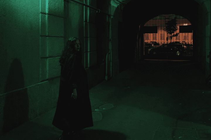 הולכת בגוף אישה