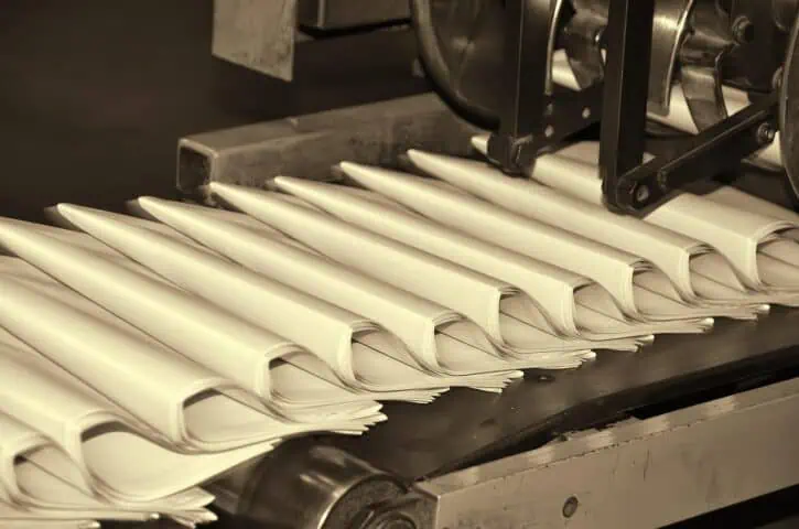 על הנייר: היסטוריה, ידע וכוח