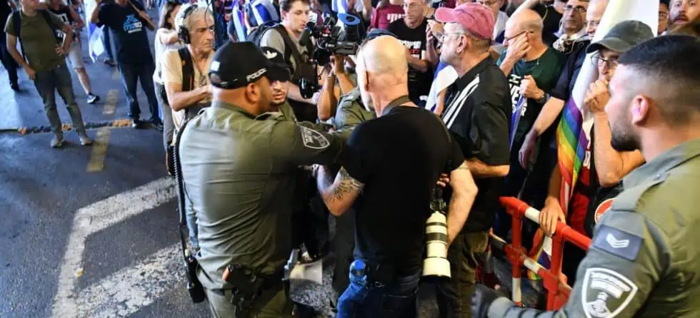 כאשר כלבי השמירה של הדמוקרטיה זקוקים לכלבי שמירה