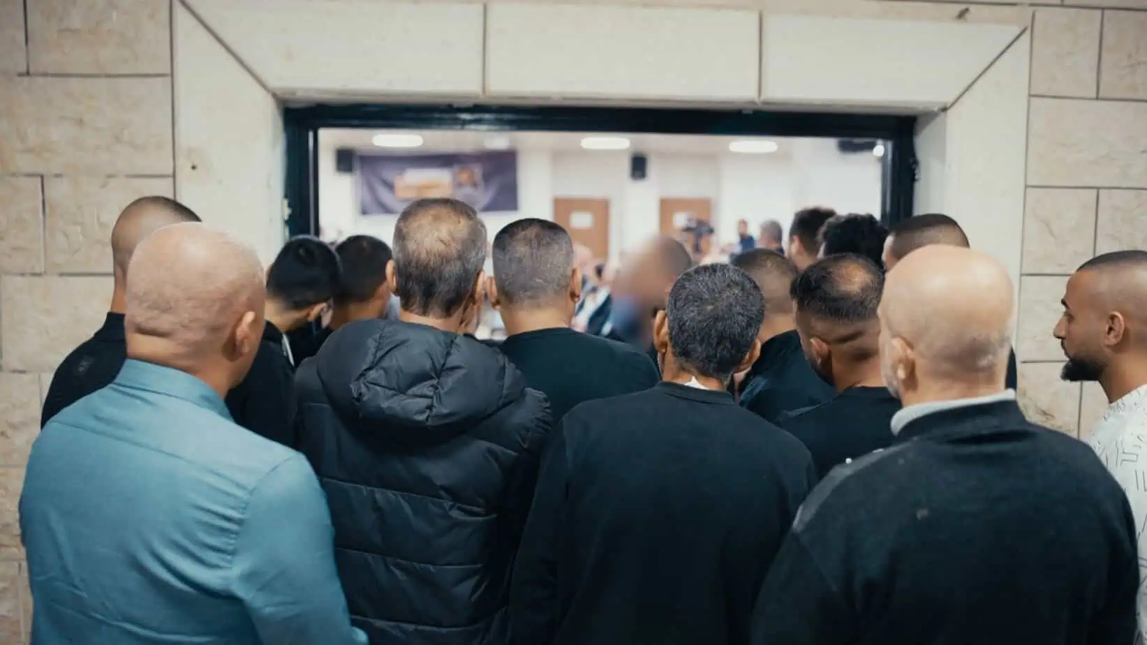 من الجهة الأخرى | في المعهد