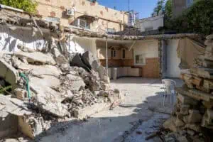 הריסות ביתו של פחרי אבו דיאב באל-בוסן. אבו דיאב הוא פעיל מזרח ירושלמי ודמות מובילה במאבק של אל-בוסתן נגד ההריסות. צילום: יהל גזית הריסות ביתו של פחרי אבו דיאב באל-בוסן. אבו דיאב הוא פעיל מזרח ירושלמי ודמות מובילה במאבק של אל-בוסתן נגד ההריסות. צילום: יהל גזית